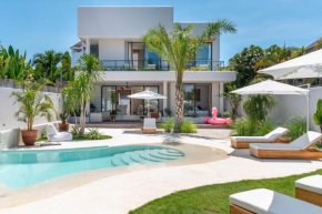 Berawa Breeze: Chic 4BR Beachside Oasis